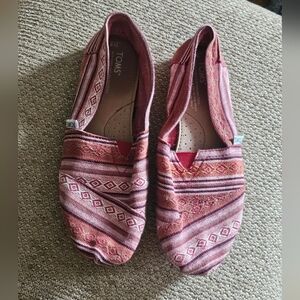 TOMS Women's Patterned Pink Flats